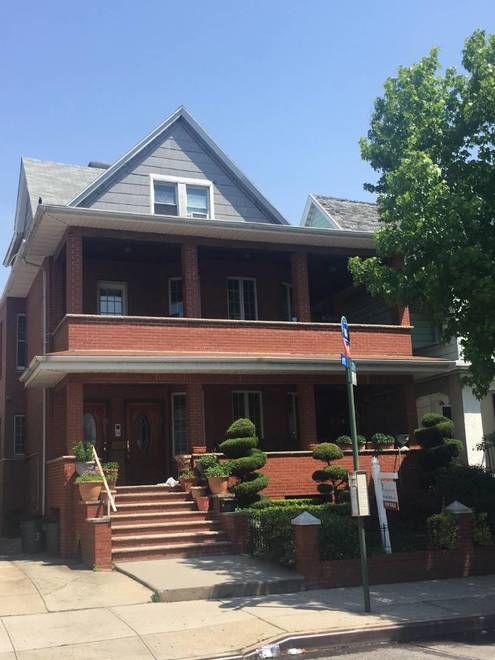 219 Avenue I,  photo