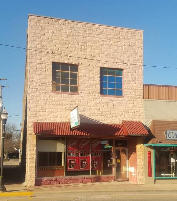 113 E Main St, Fairfield, IL 62837 (Off Market NYStateMLS Listing