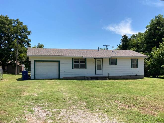 207 N Locust, Stratford, OK 74872 (Off Market NYStateMLS Listing #10924099)