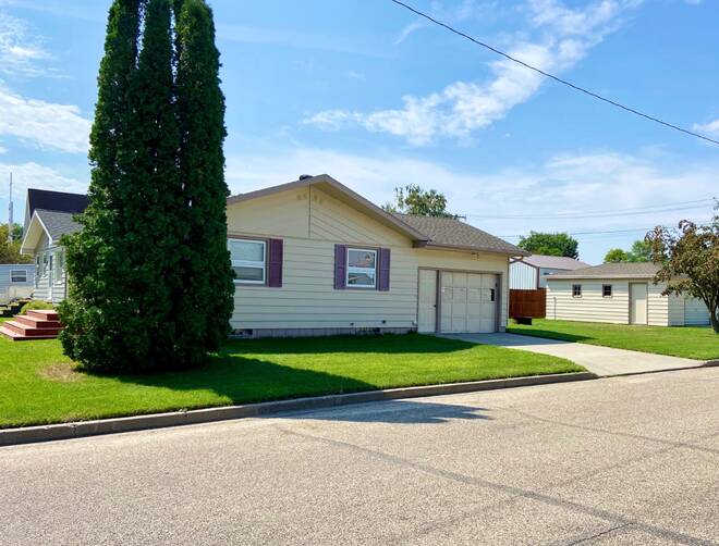 302 4th St S, Wishek, ND 58495 (Sold MyStateMLS Listing 10932106)